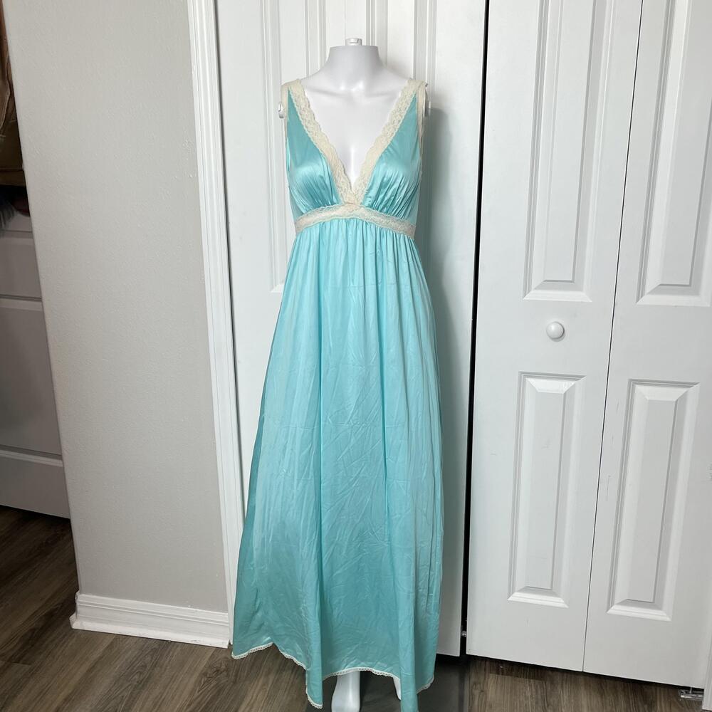 Vintage Miss Elaine Gown Womens Medium Lingerie Nylon Satin Lace Nightgown 70s